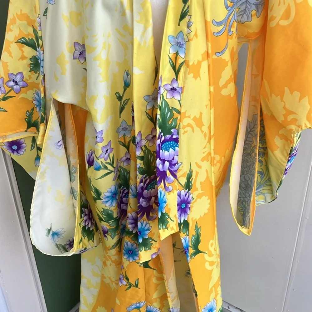 Vintage 70s 80s Yellow Floral Kimono Robe - Picture 5 of 9